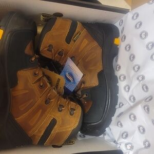 New Size 8 Composite Toe Boots